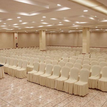 Radisson Hotel & Convention Center Toluca Esterno foto
