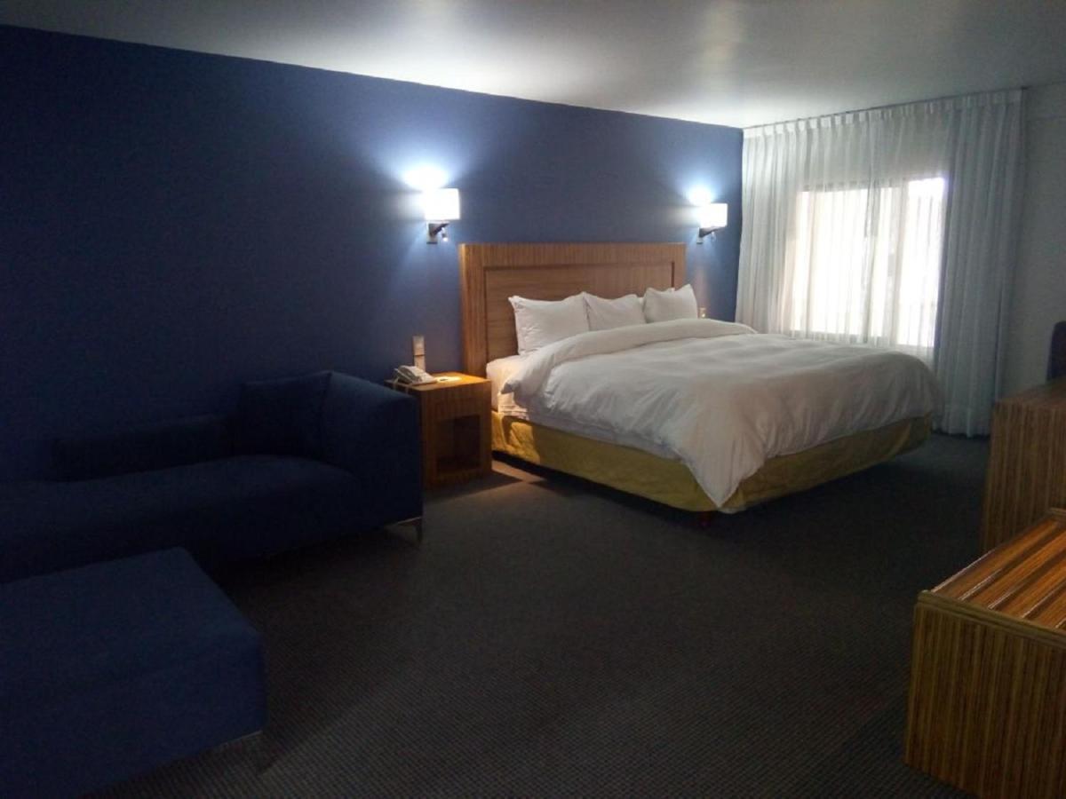 Radisson Hotel & Convention Center Toluca Esterno foto