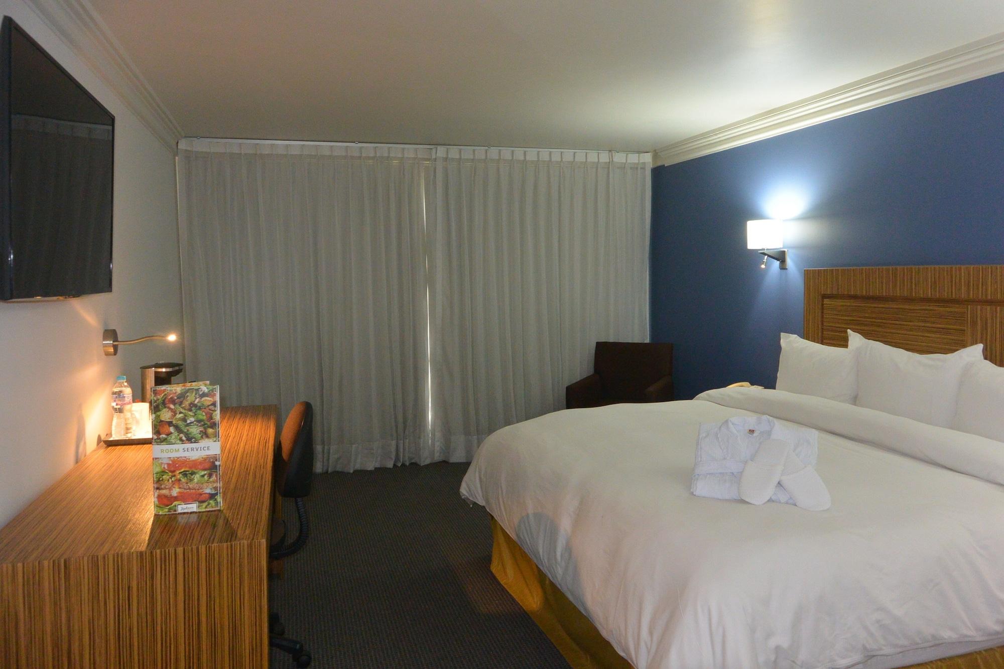 Radisson Hotel & Convention Center Toluca Esterno foto