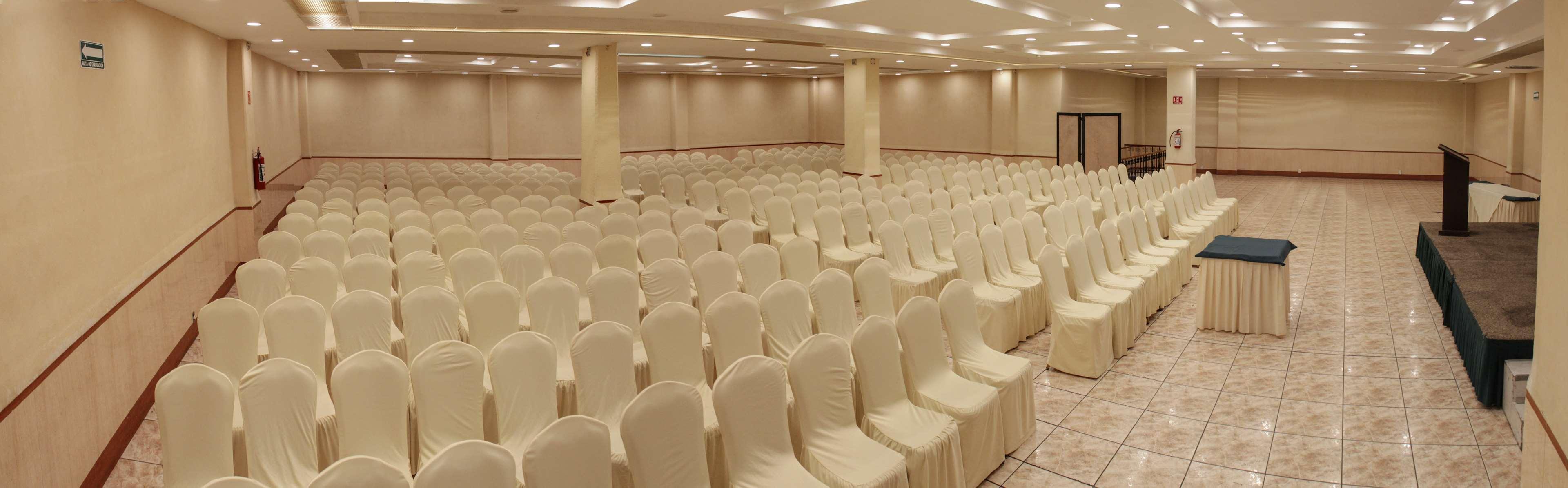 Radisson Hotel & Convention Center Toluca Esterno foto