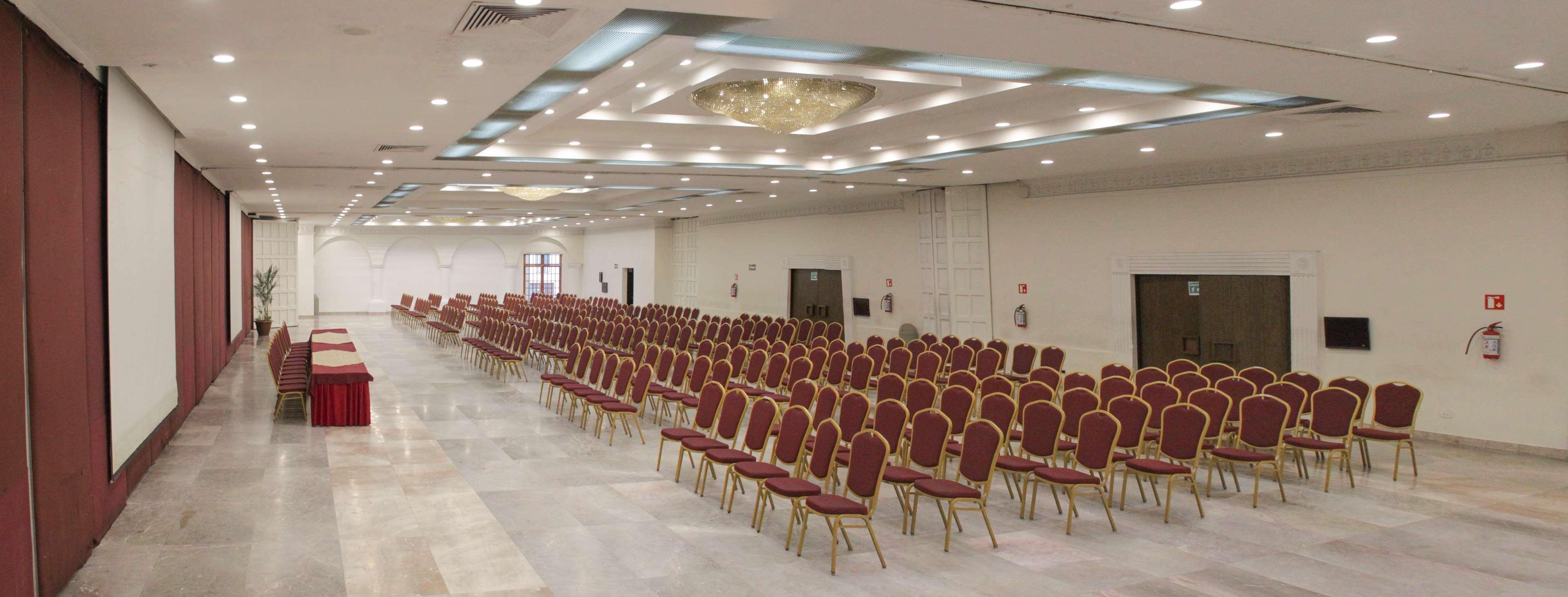 Radisson Hotel & Convention Center Toluca Esterno foto