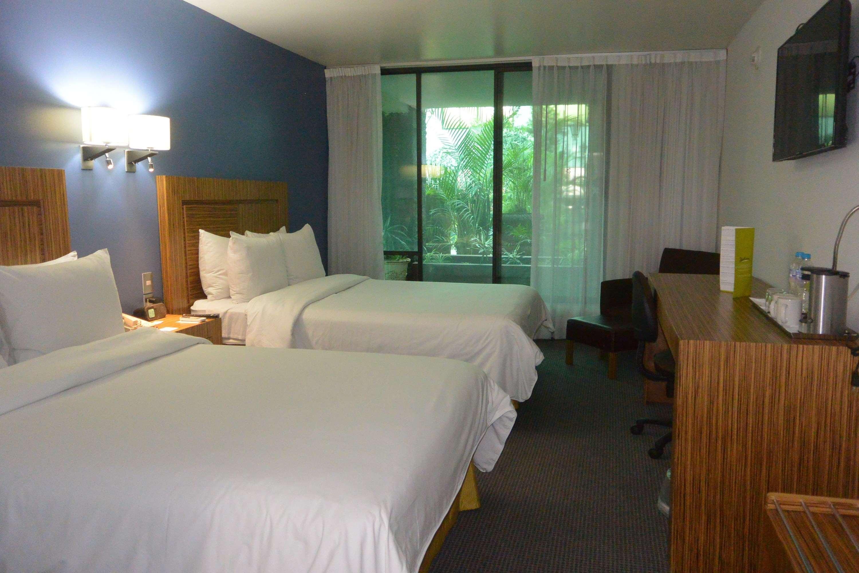 Radisson Hotel & Convention Center Toluca Esterno foto