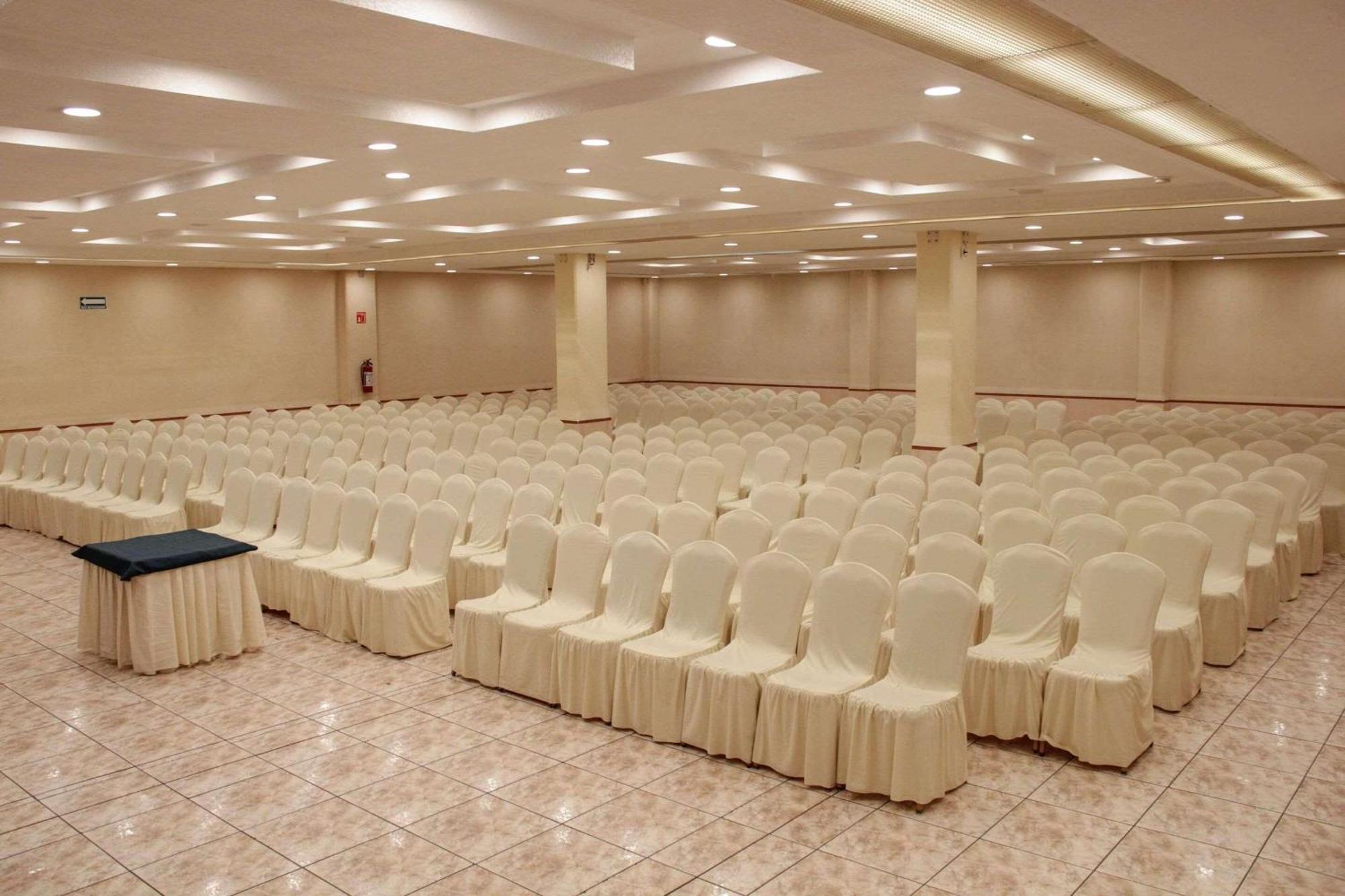 Radisson Hotel & Convention Center Toluca Esterno foto